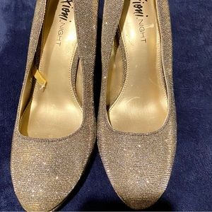 Fioni Gold Dressy Heels